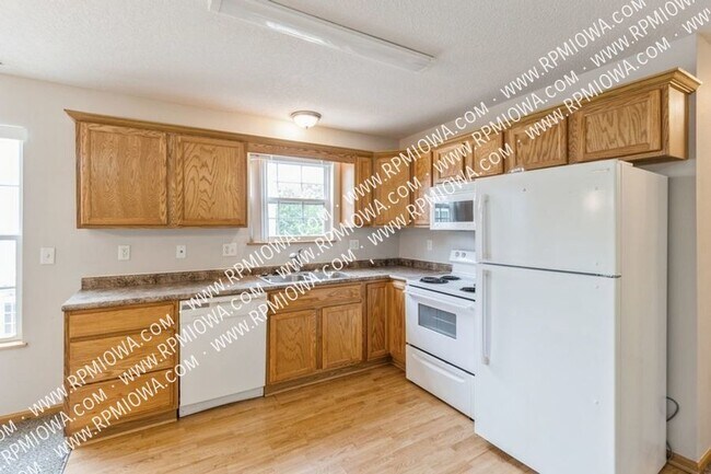 Foto del edificio - GREAT LOCATION!! 2 Bedroom, 2 Bathroom Tow...