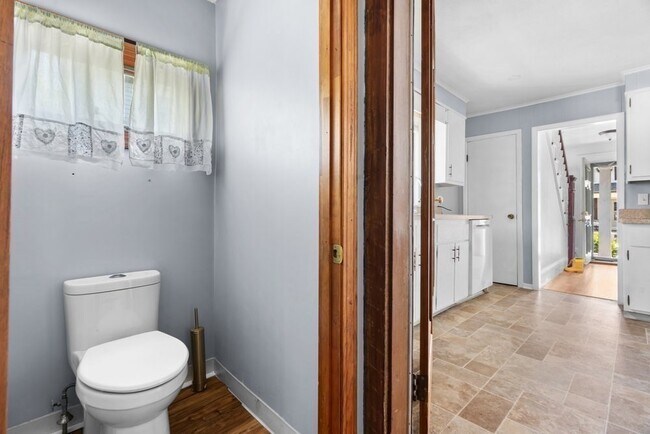 Building Photo - 117 2nd St