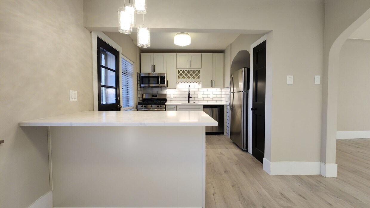 Foto principal - 5838 Nottingham Ave