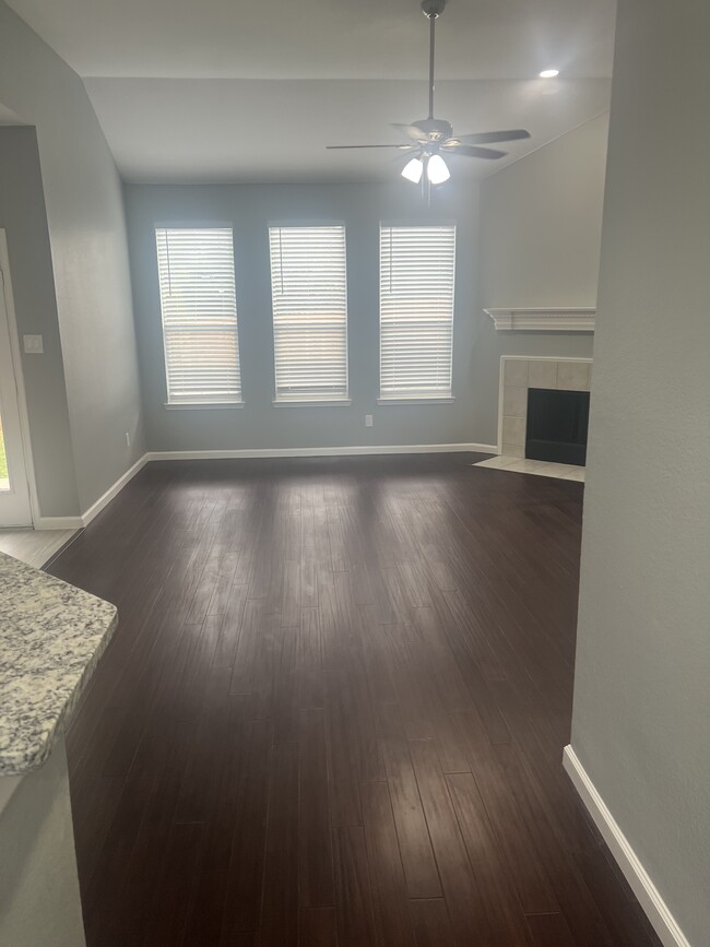 Foto del edificio - 3722 Goose Creek Pkwy