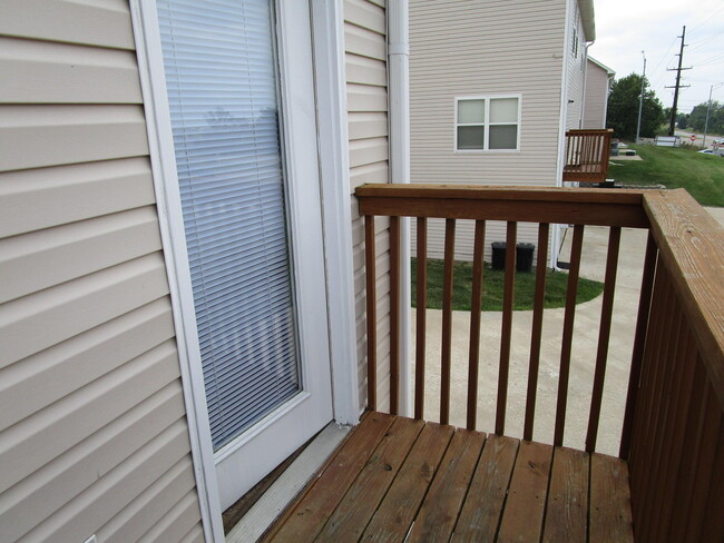 Building Photo - 2413 Northampton Dr
