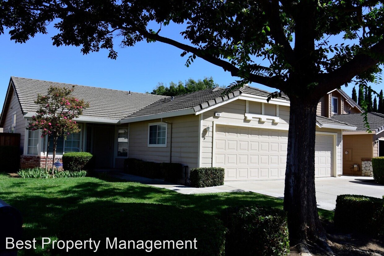 Primary Photo - 4 br, 2 bath House - 955 Coventry Cir
