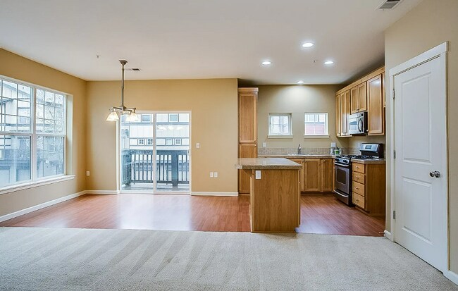 Foto del edificio - Charming 2-Bed Townhome in Sherwood with P...