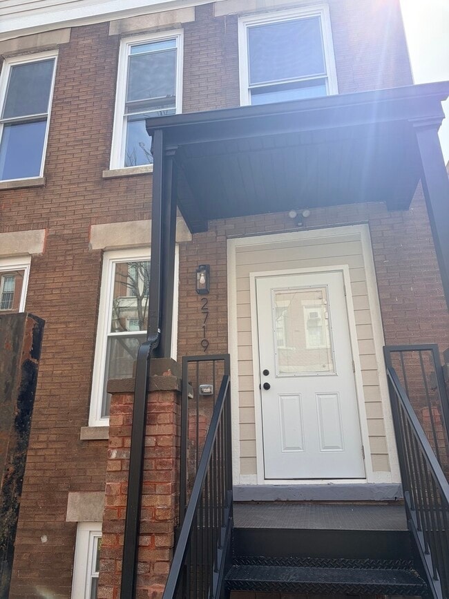 Foto del edificio - 2719 W Augusta Blvd