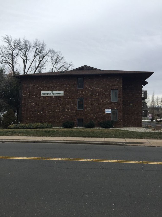 134 W Main St, Plainville, CT 06062 Room for Rent in Plainville, CT