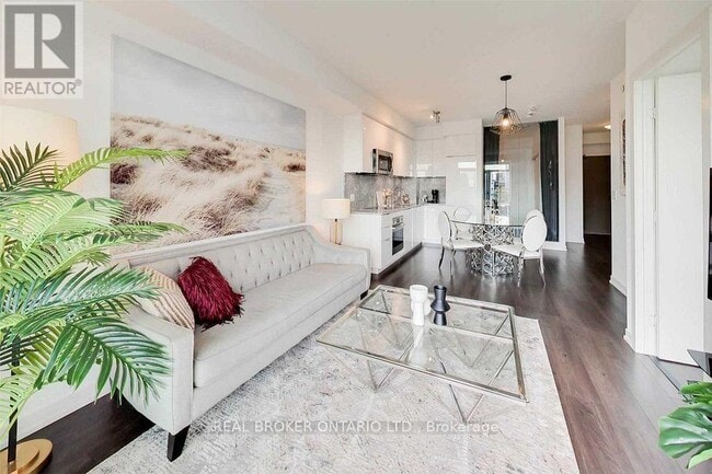 Photo du bâtiment - 223 St Clair Ave W