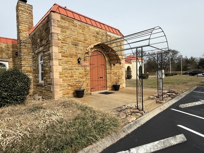 Building Photo - 5709 Lyons View Pike