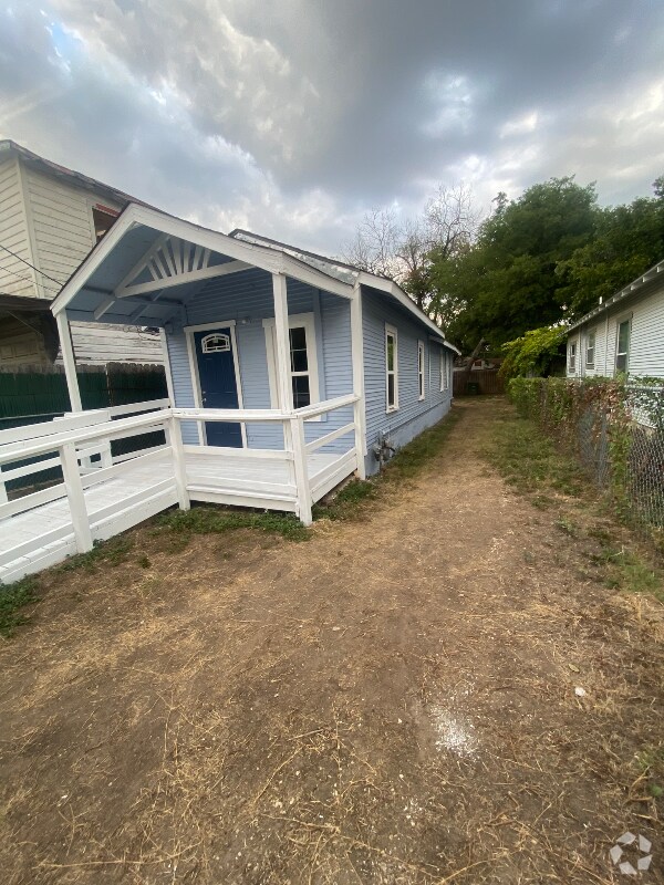 Englewood Apartments under 1,500 San Antonio, TX 3 Rentals