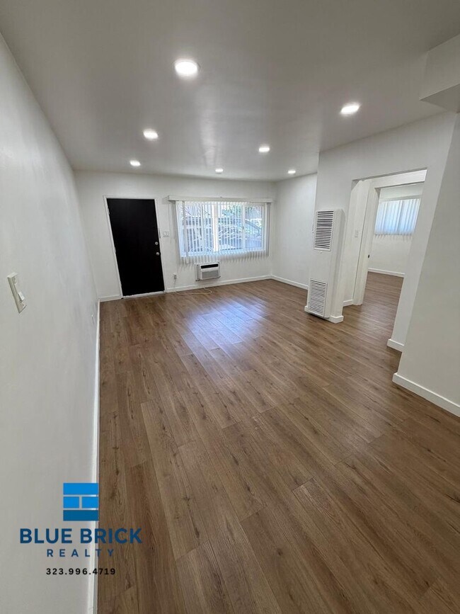 Building Photo - 5739 Halbrent Ave