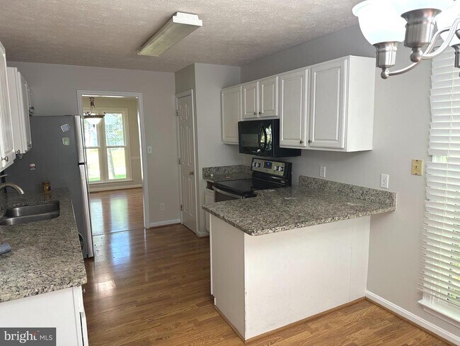 Foto del edificio - 6316 Forest Grove Dr