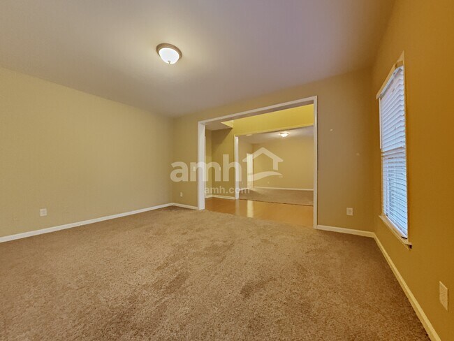 Foto del edificio - 906 Fox Croft Pl