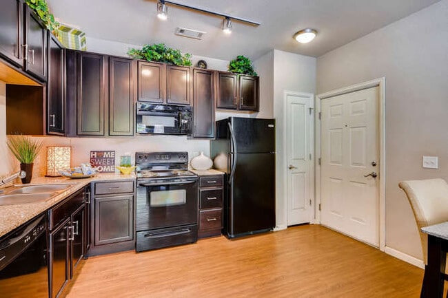 Building Photo - 5151