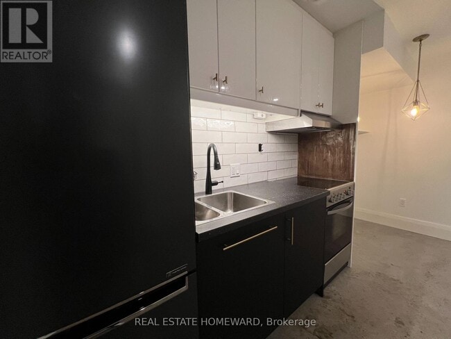 Building Photo - 110 Caroline Ave