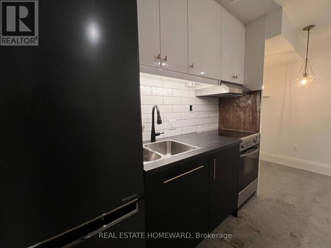 Photo du bâtiment - 110 Caroline Ave