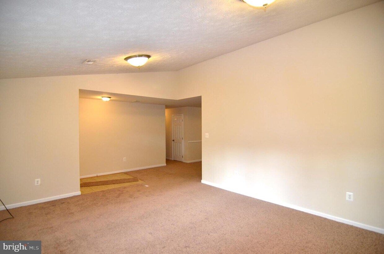 Primary Photo - 312 Clubhouse Dr