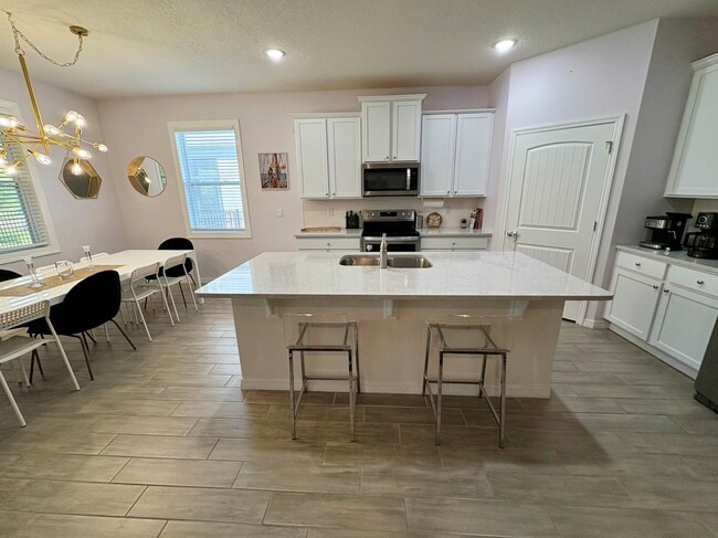 Modern kitchen with quartz countertops and stainless steel appliances - 1620 Delphi Way
