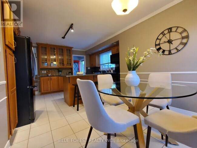 Photo du bâtiment - 1039 Osgoode Dr