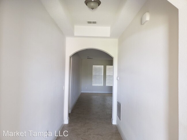 Building Photo - 4 br, 3 bath House - 428 Palastro Ave