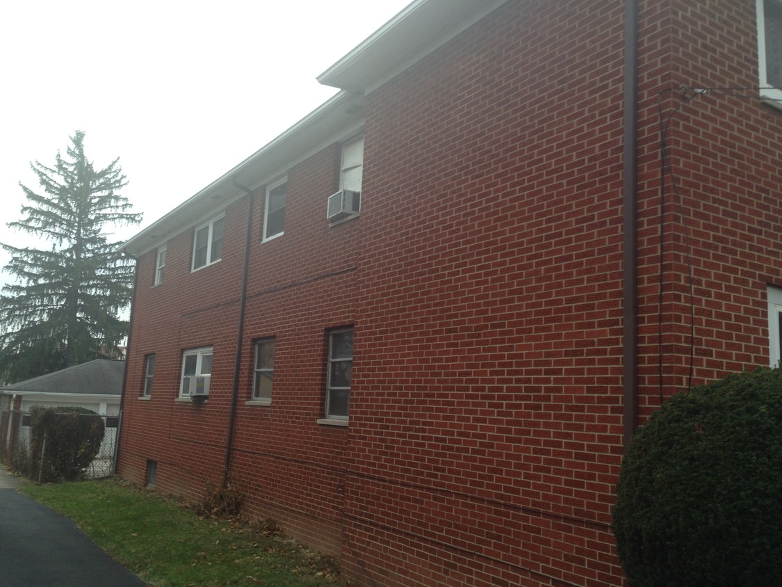 Primary Photo - 107 Wills Ave