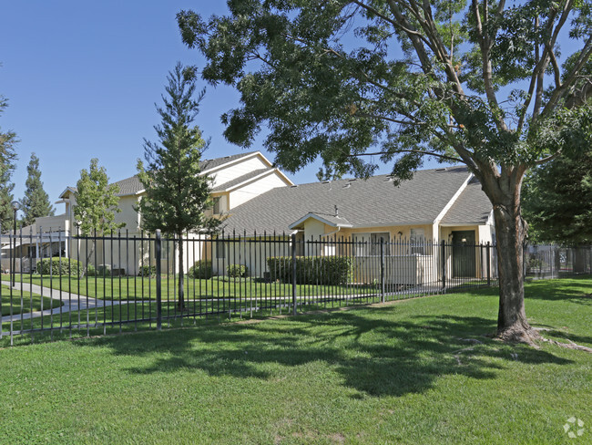 Building Photo - Maplewood Apartments