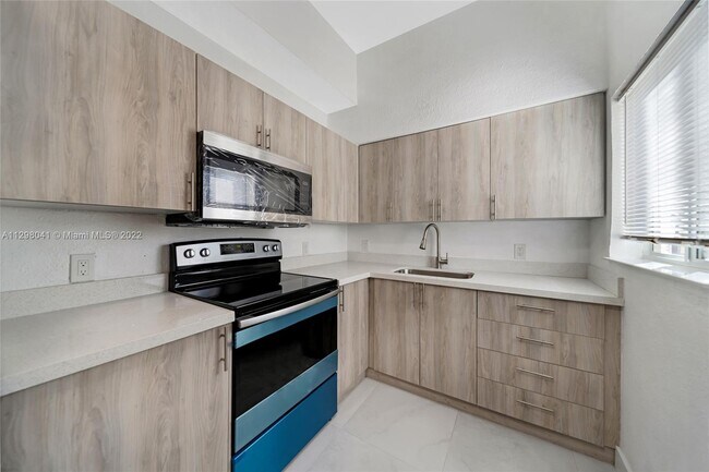 Building Photo - 1082 NE 145th St