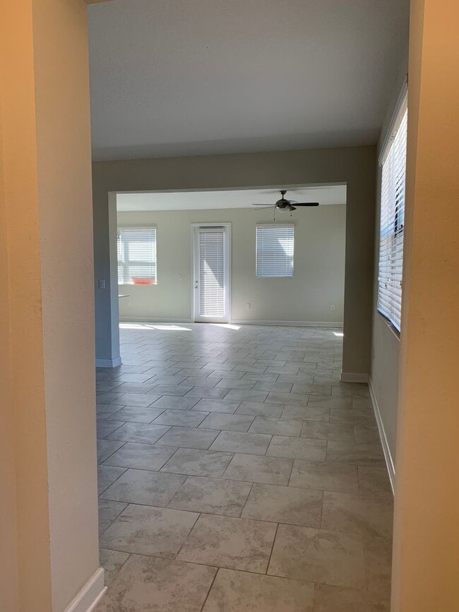 Building Photo - Beautiful Two-story Townhome