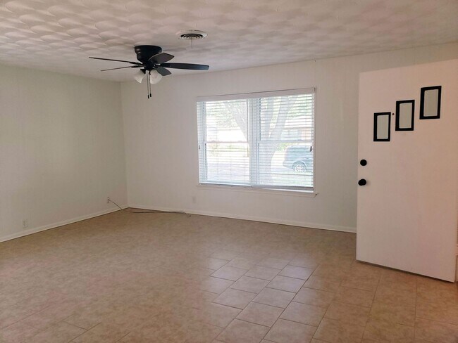 Foto del edificio - 2 Bedroom, 2 Bath Duplex in Lochwood