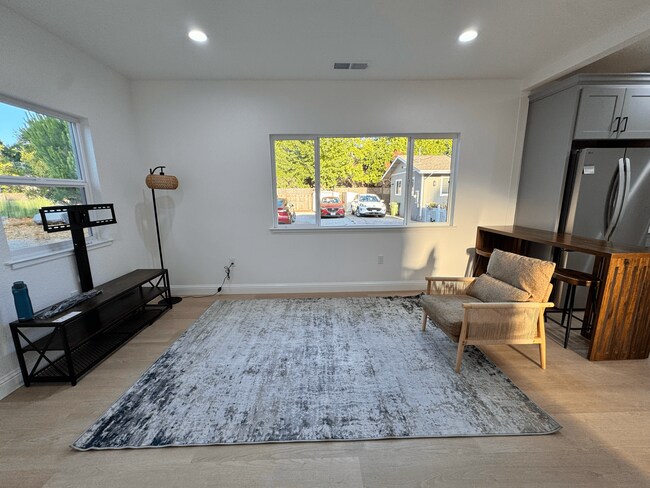 Foto del edificio - 1053 Brommer St