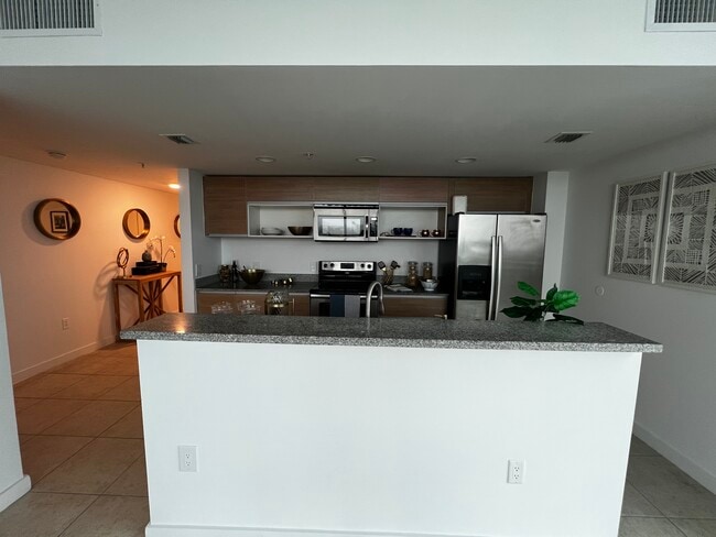 Building Photo - 1011 NW 19th Ct