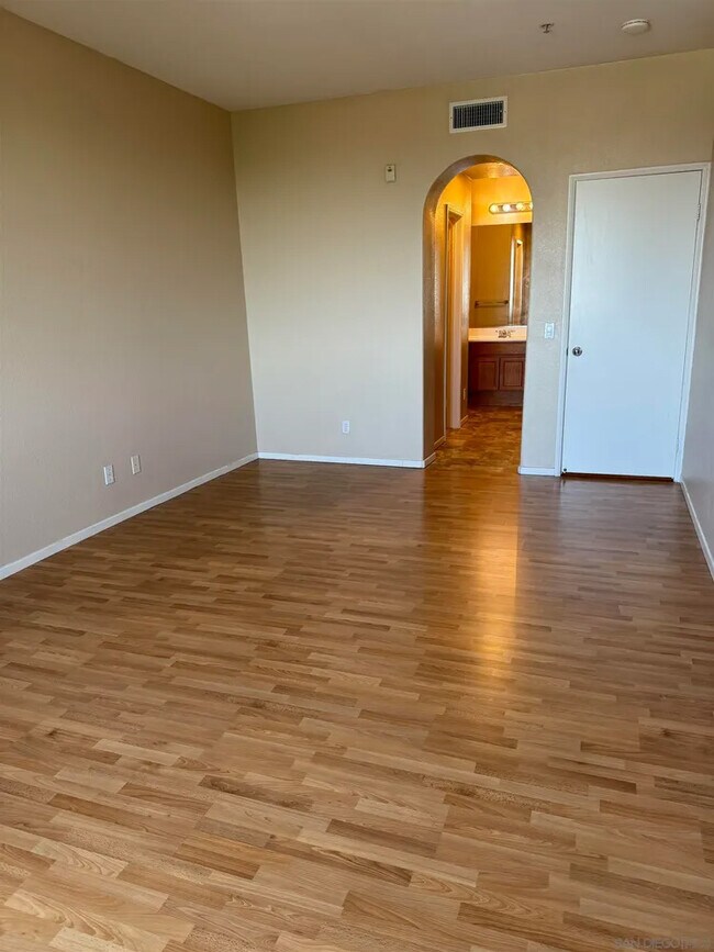 Building Photo - 1760 E Palomar St