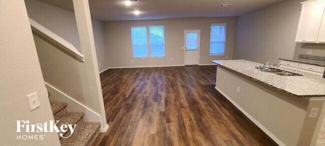 Building Photo - 5902 Big Bluestem Ln