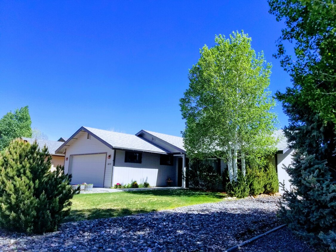 Primary Photo - Great Walnut Meadows Home with Peak Views!...