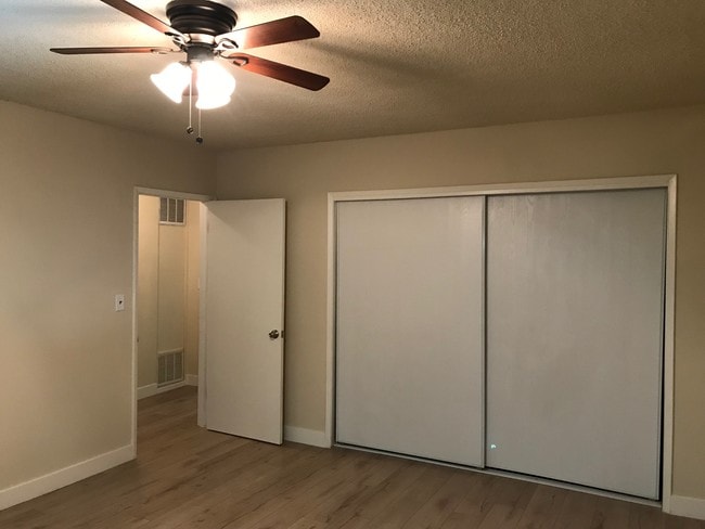 Bedroom - large walk in closet - 325 S Doheny Dr