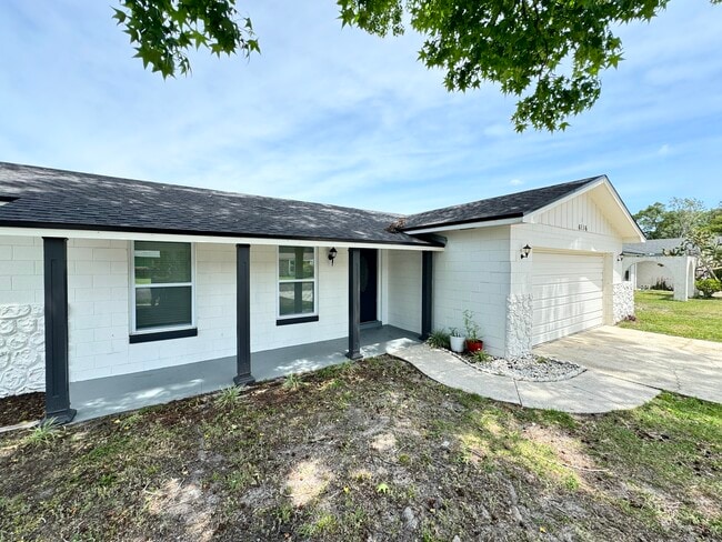 Building Photo - 6116 Shakespeare Dr