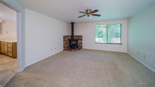 Foto del edificio - Cozy Rambler 3bed 2bath with Fully Fenced ...