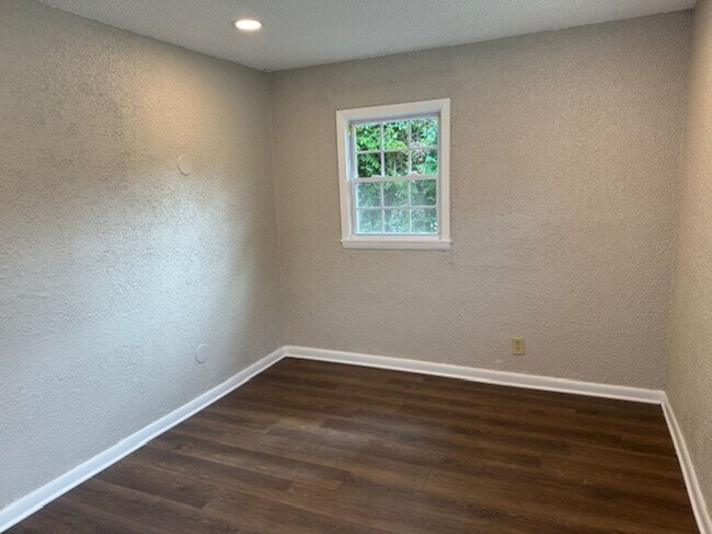 Foto del edificio - Newly Renovated Unit!