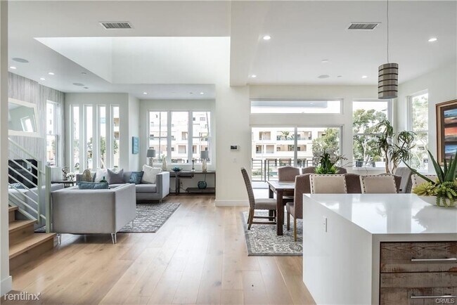 Foto del edificio - 304 N Catalina Ave