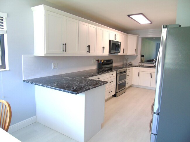Building Photo - 15365 Lakes of Delray Blvd