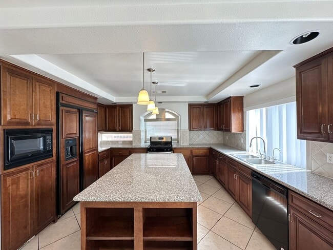 Building Photo - Pinnacle Peaks-Torrey Pines Southwest