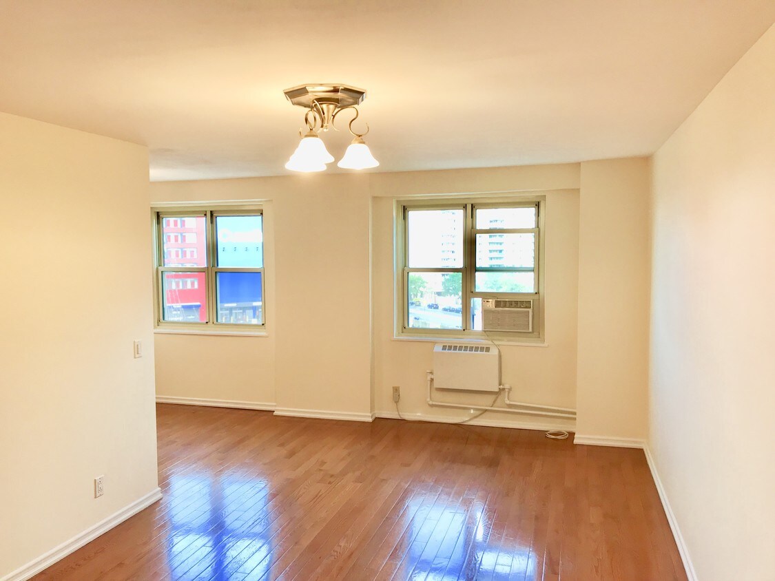Foto principal - 2813 W 8th St