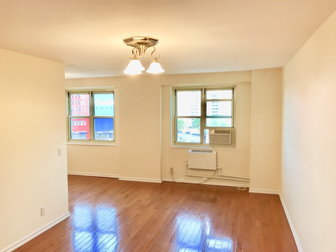 Primary Photo - 2813 W 8th St