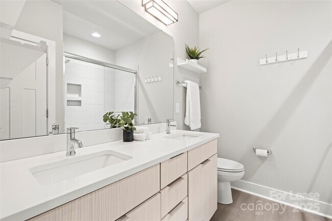 Foto del edificio - 327 Uptown W Dr
