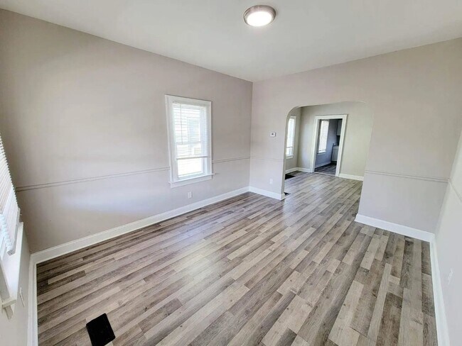 Foto del edificio - 1128 Hensley Ave