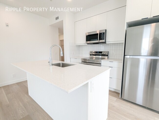 Photo du bâtiment - FANTASTIC 2 BEDS/2 BATHS CONDO