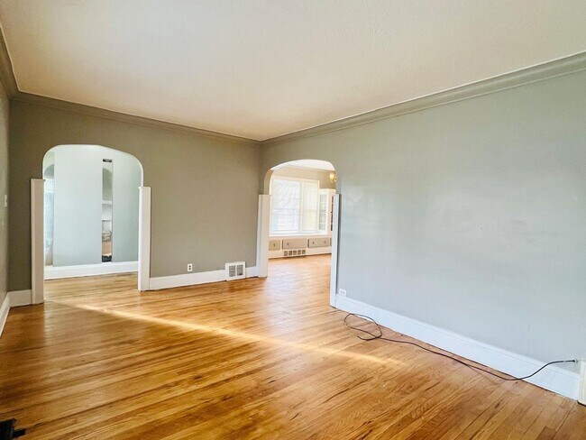 Building Photo - 3542 W 119th St