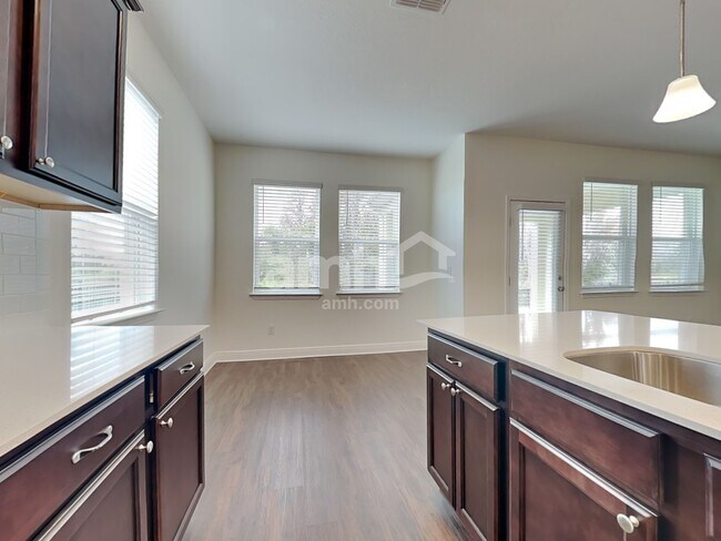 Foto del edificio - 27695 St Andrews Ave