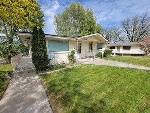 Building Photo - 1702 W 7th Pl