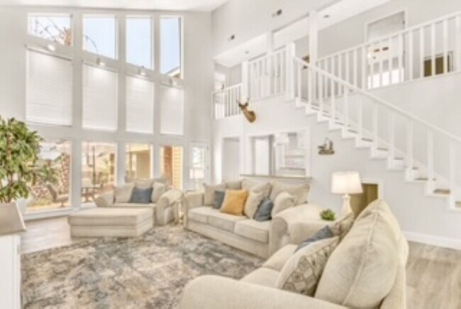 Building Photo - 5421 Blue Haven Dr