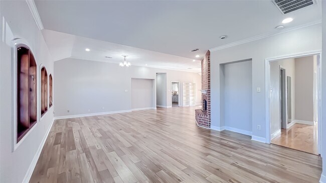 Foto del edificio - 6303 Lugary Dr