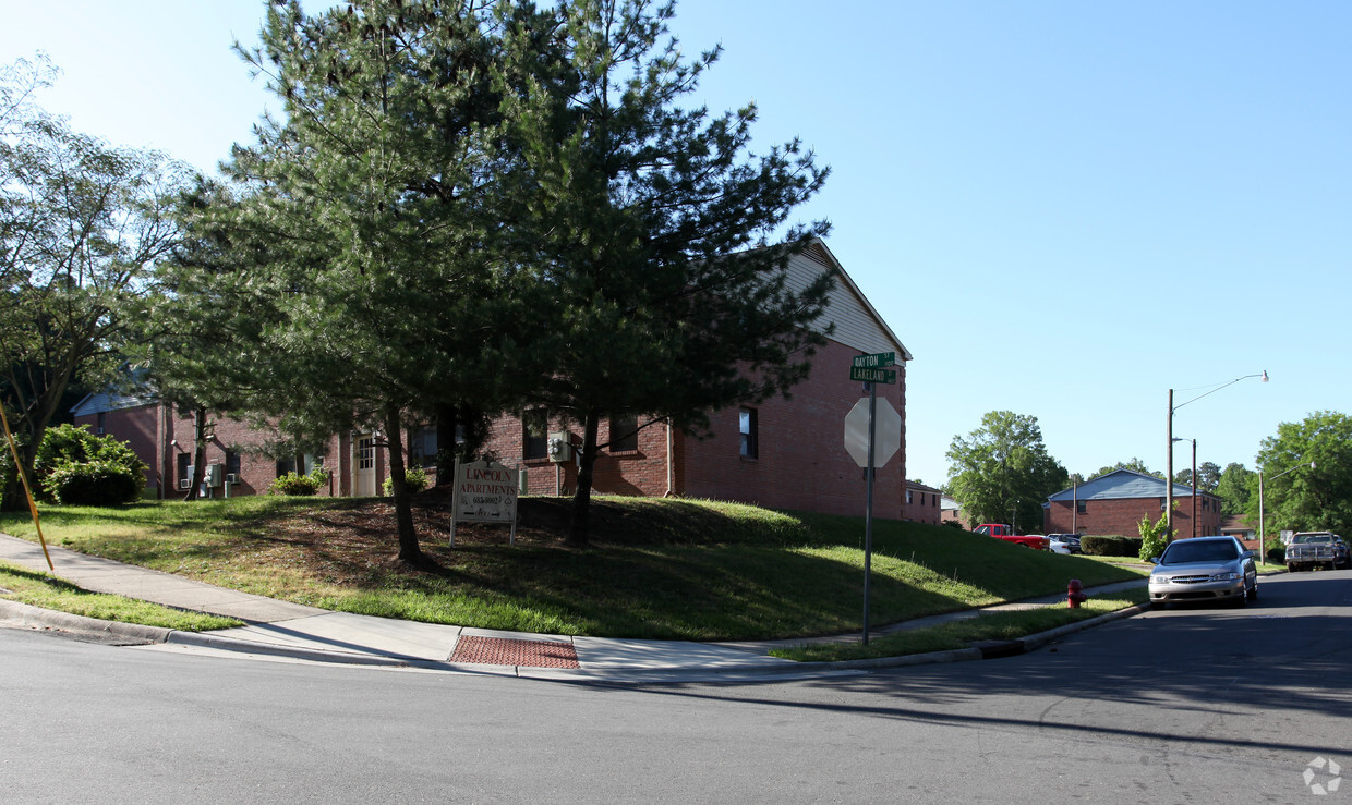 Primary Photo - Lincoln Apartments